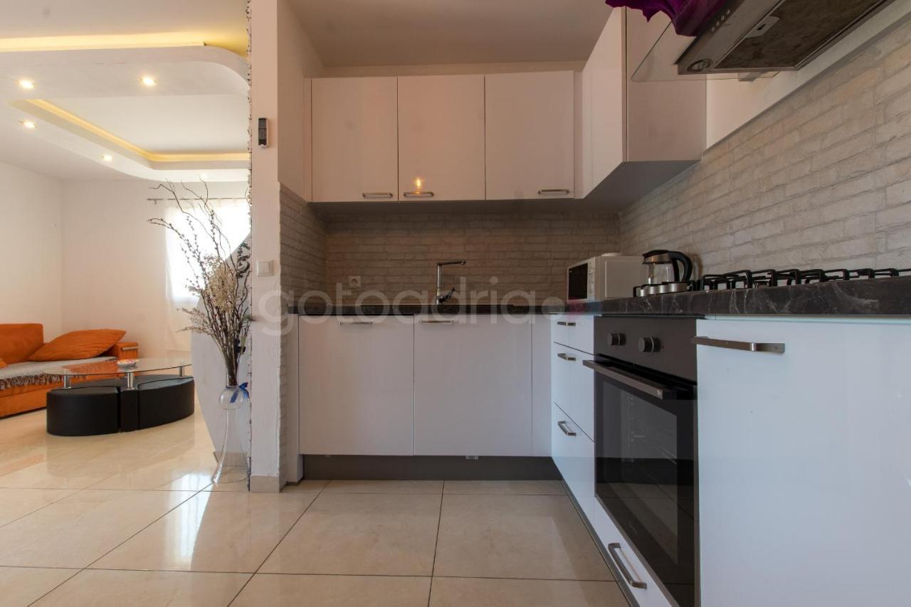 Apartment Vesna With Balcony & Free Parking Makarska Exteriör bild