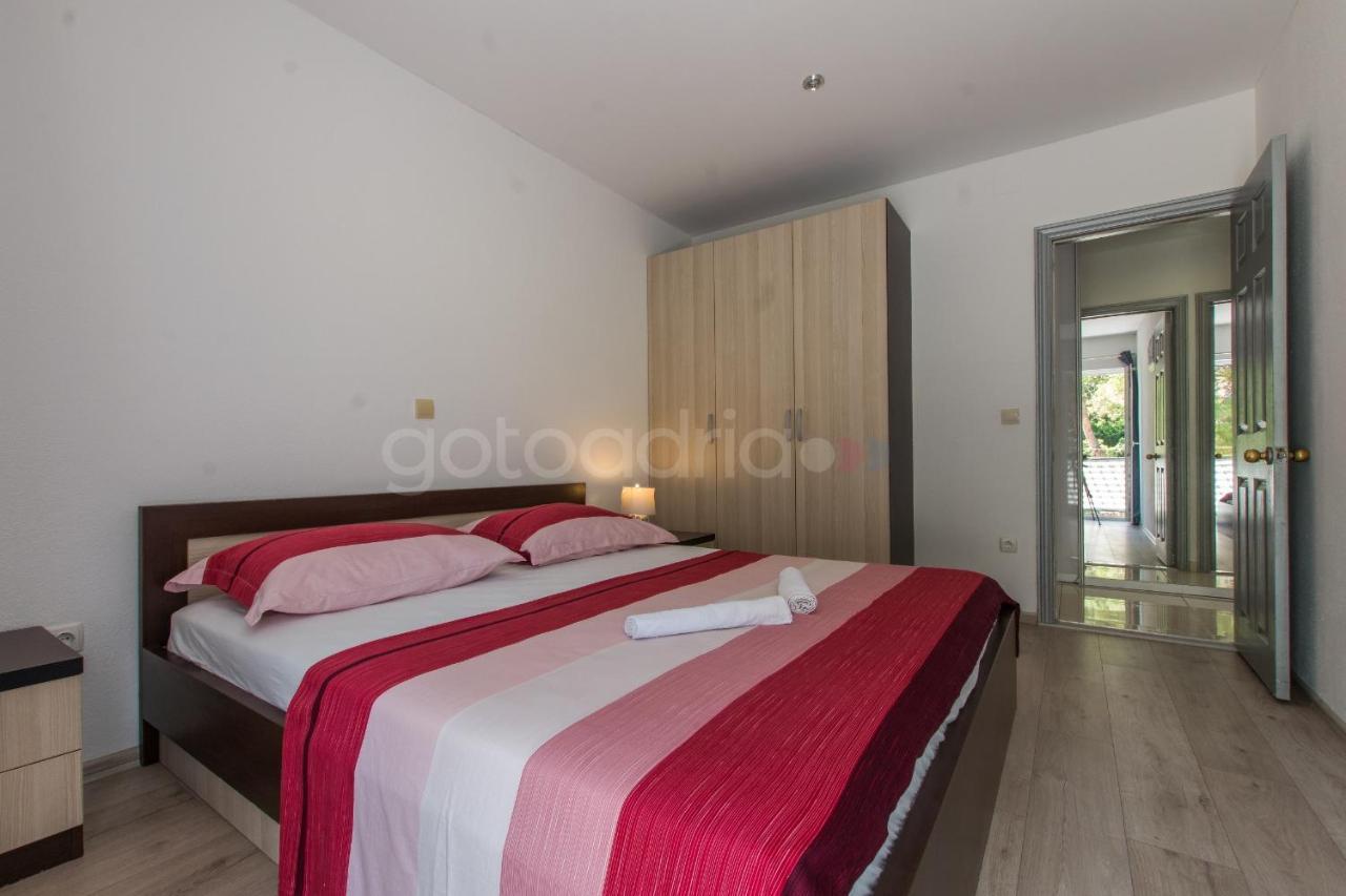 Apartment Vesna With Balcony & Free Parking Makarska Exteriör bild